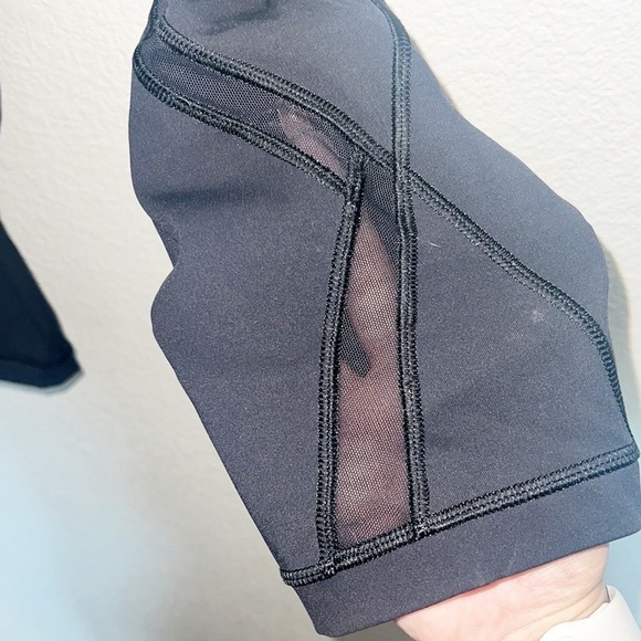 Lululemon Black Cropped Mesh Detail Women’s Gummy Logo Leggings - Picture 4 of 8